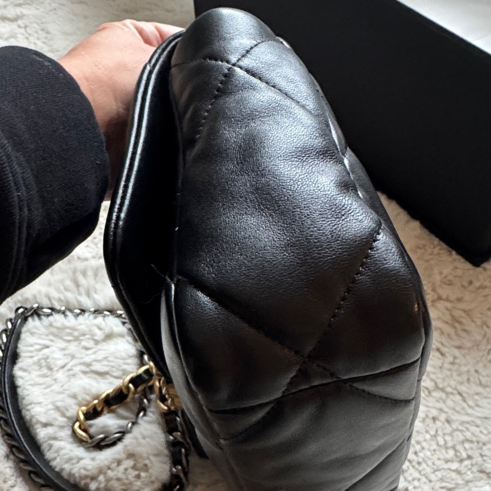 Chic Black Quilted Leather Bag - Picture 5 of 13